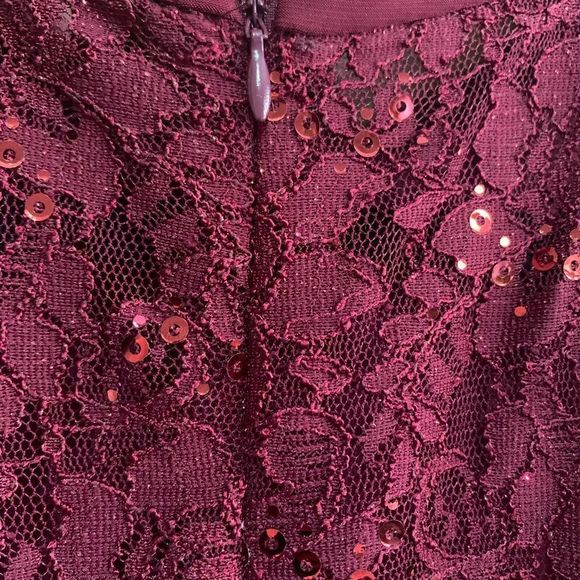 MERLOT HALTER LACE DRESS W/ ILLUSION CUT - Picture 4 of 10